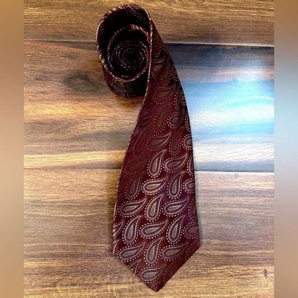 🌿END of SEASON SALE🌿PAUL DIONE Vintage Burgundy All-Silk Paisley Necktie